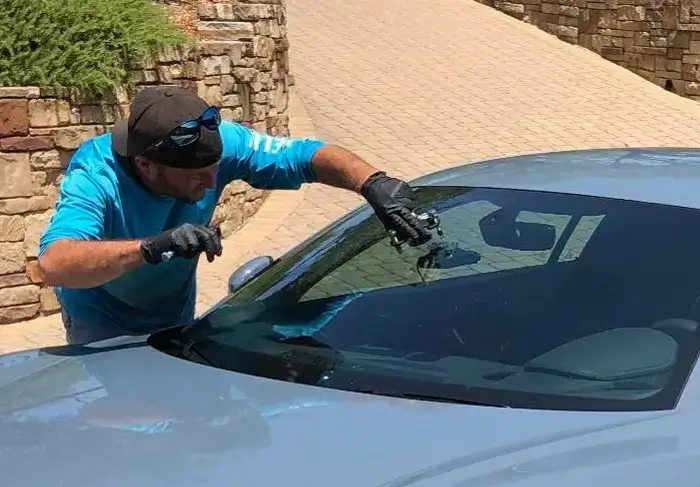 Mobile windshield Repair Image